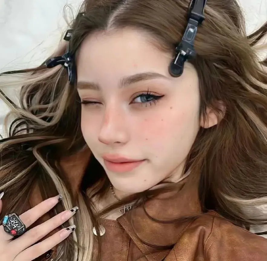 幽灵与未亡人
